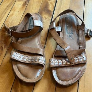 Pikolinos flat sandals with rose gold trim. Size 40